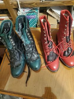Cute Cowgirl boots 👢 Made By Laredo and Cowtown both for $25 size 61/2