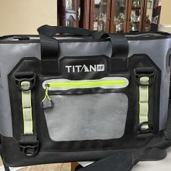 Titan RF Deep Freeze Super Cooler Heavy Duty Tote Handle Strap Zipper Pocket