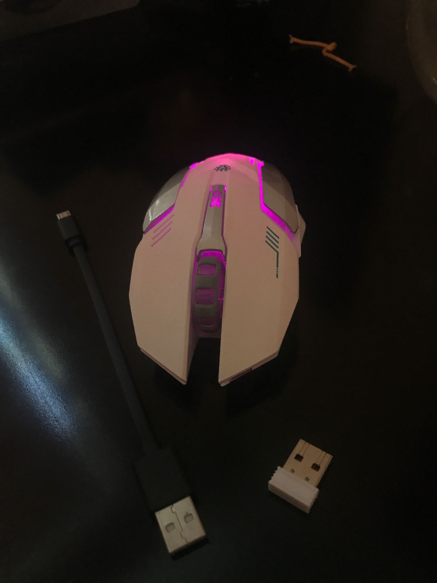 Rechargeable gaming mouse