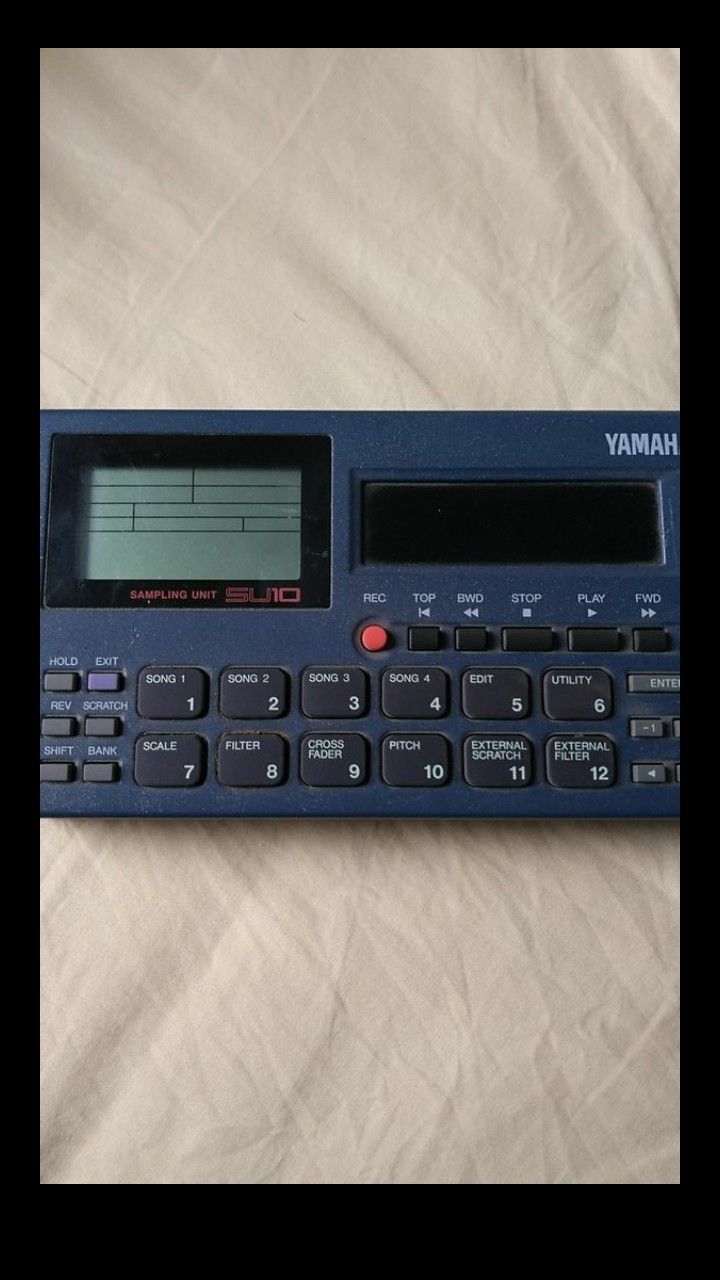 Yamaha SU10 sampler