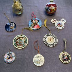 Genuine Vintage Walt Disney Christmas Tree Ornaments Decorations, lot of 10, new condition, vintage gold tone metal mesh ball Mickey ears, Disney blow