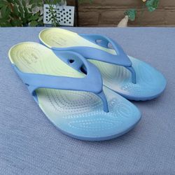 CROCS  WOMEN'S SIZE 9