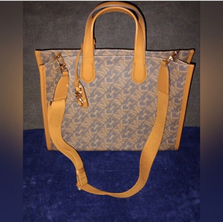 NWT Michael Kors Women's large Gigi tote bag