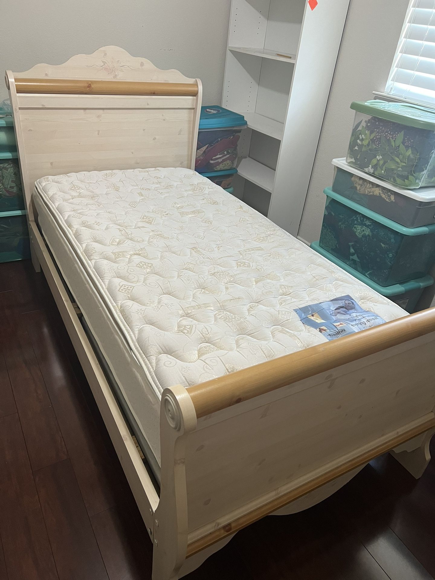 **Reduced To Sell***Twin Bed***