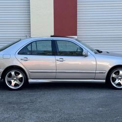 Mercedes E(contact info removed)