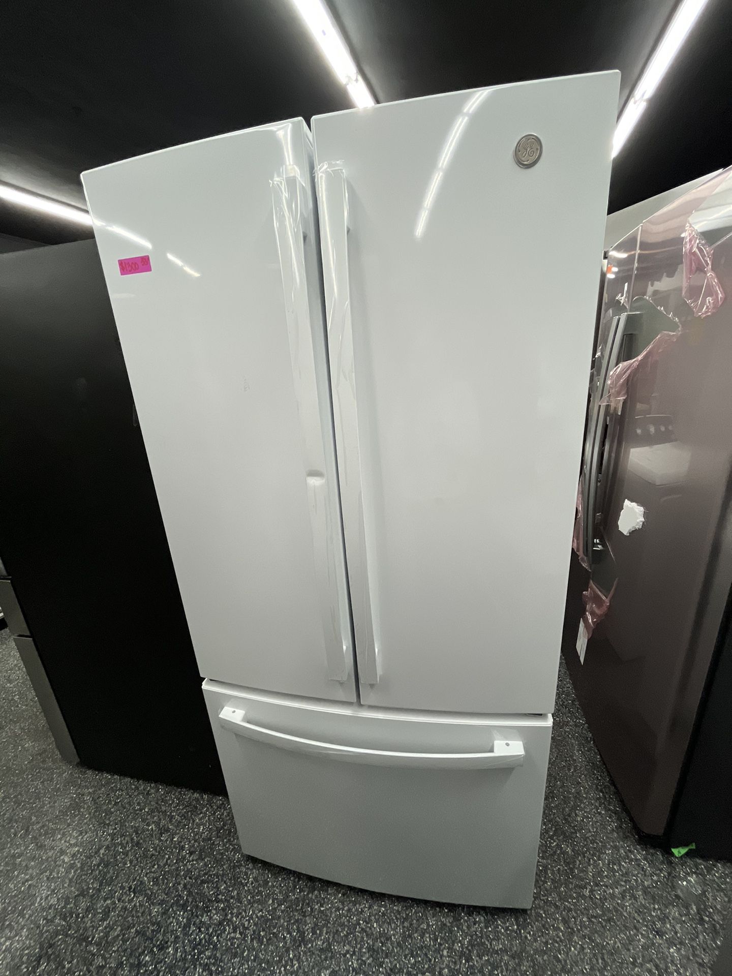 GE French Door White 33” Wide Refrigerator Internal Water
