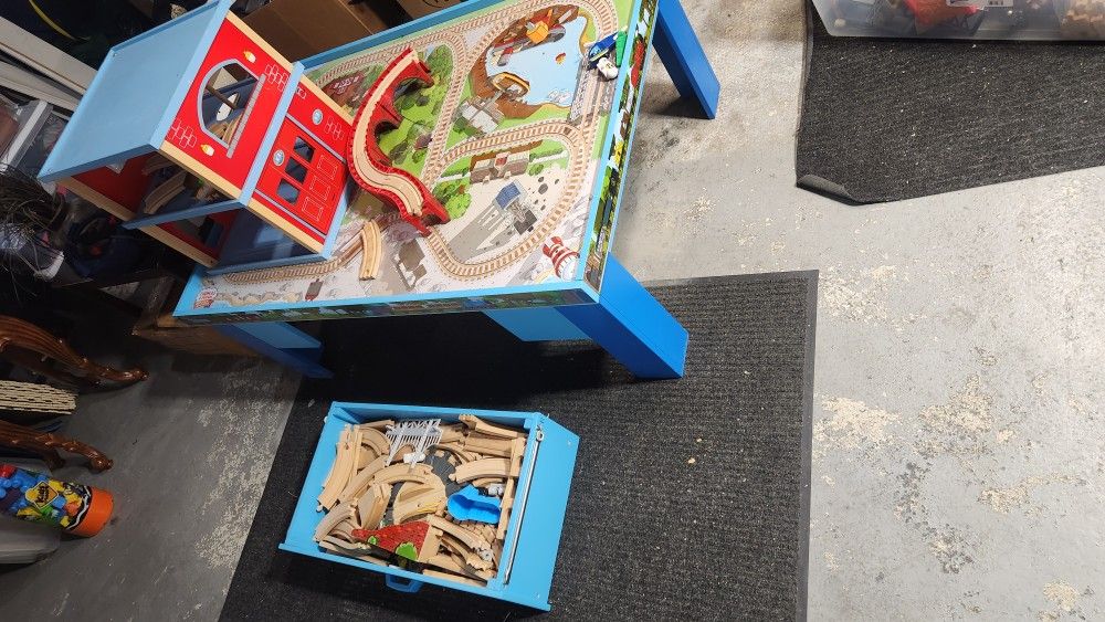 Thomas And Frieda Train Table With Lots Of Track And Pieces