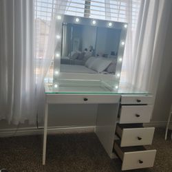 Vanity Desk With Mirror 
