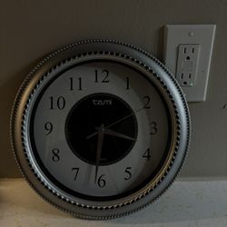 Working Gray Clock