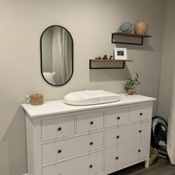 Hatch Grow Smart Changing Pad and Scale (White)