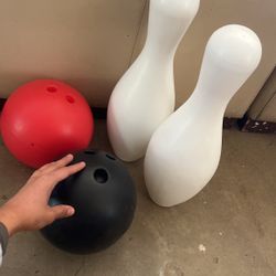 12 Piece Plastic Bowling Set