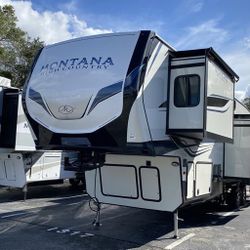 RV Fifth Wheel - Keystone Montana High Country 2022