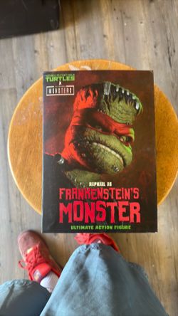 Teenage Mutant Ninja Turtles “Raphael as Frankensteins Monster” ultimate action figure