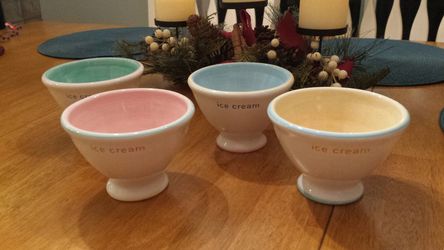 Set of 4 ice cream bowls