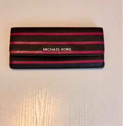 Beautiful Michael Kors Black & Pink Wallet