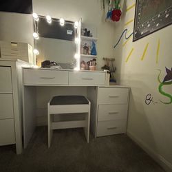 White Beauty Vanity