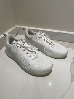 While on Earth Move Trainer Sneakers White/Mist Men’s 9.5 / Women’s 11