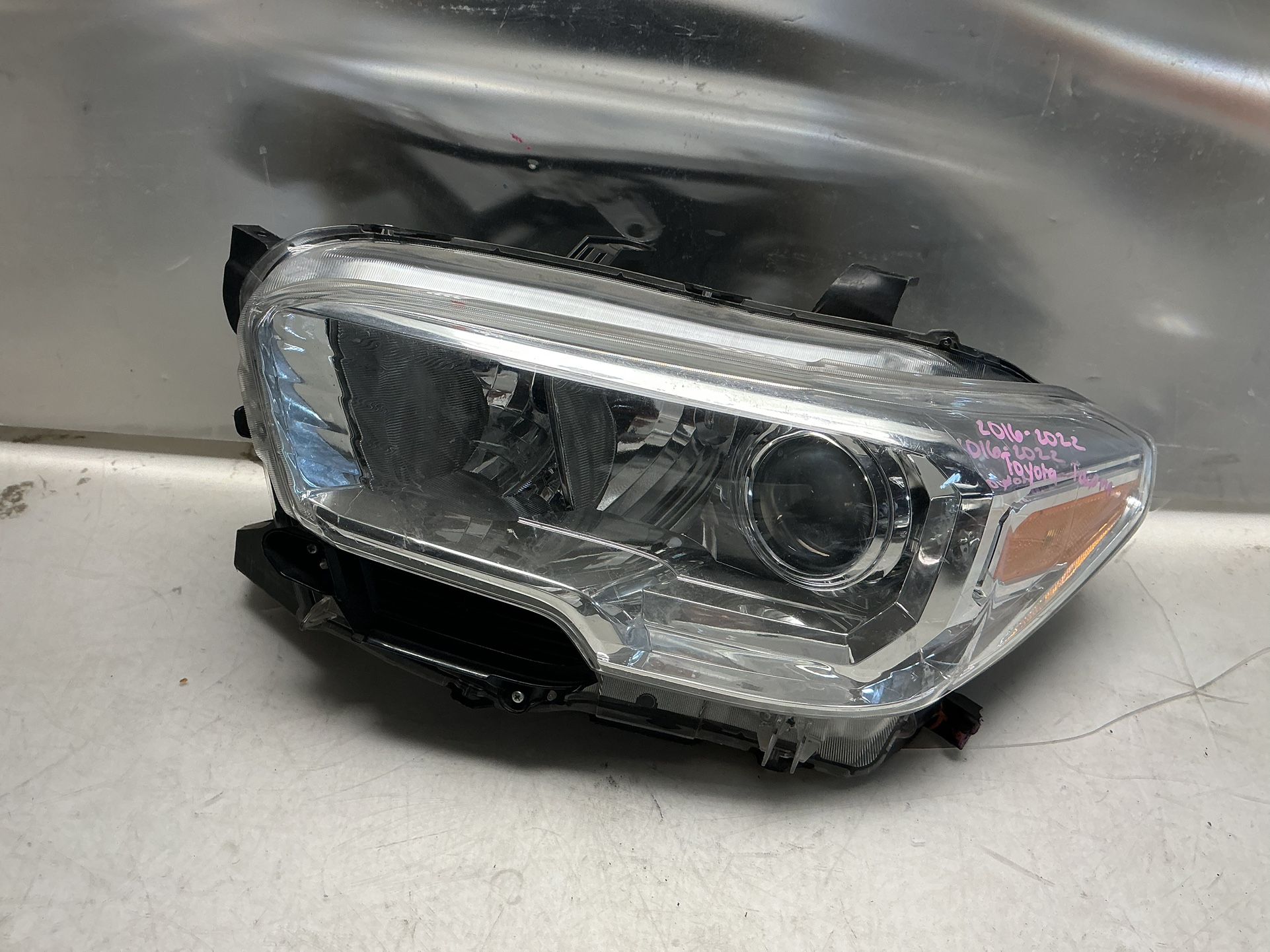 2016 2017 2018 2019 2020 Toyota Tacoma Left Headlight