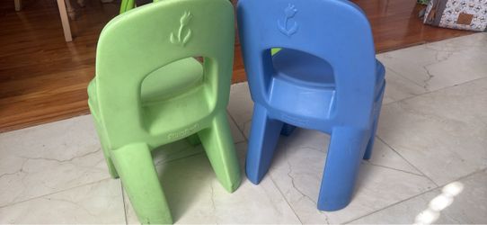 Simplay3 Kids Plastic Chairs Set of 2 / sillitas para ninos