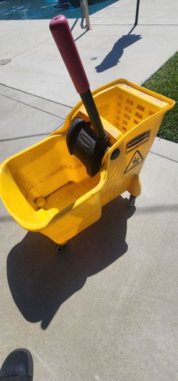 31 QT Tandem Mop Bucket and Wringer Combo