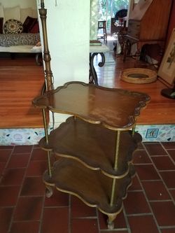 Vintage table w lamp