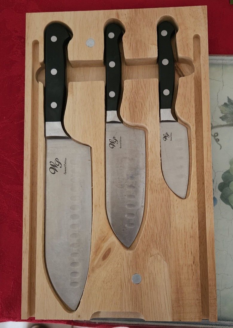 Wolfgang Puck 3 pc knife set with storage cutting board