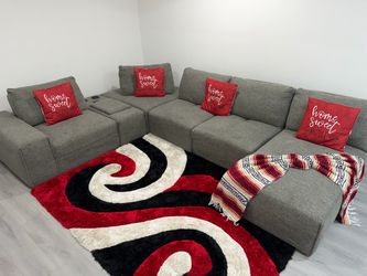 "Laney Park” Rooms To Go Grey Modular Sectional Sofa With Built in Bluetooth. (DELIVERY AVAILABLE).