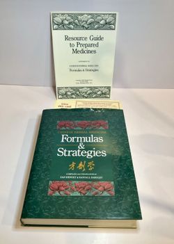 Chinese Herbal Medicine: Formulas and Strategies Complete And Translated