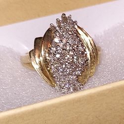 Gorgeous Pre-owned 10K Heng Ngai Diamond Cluster Ring Sz 8.5 Approximately 4.38G