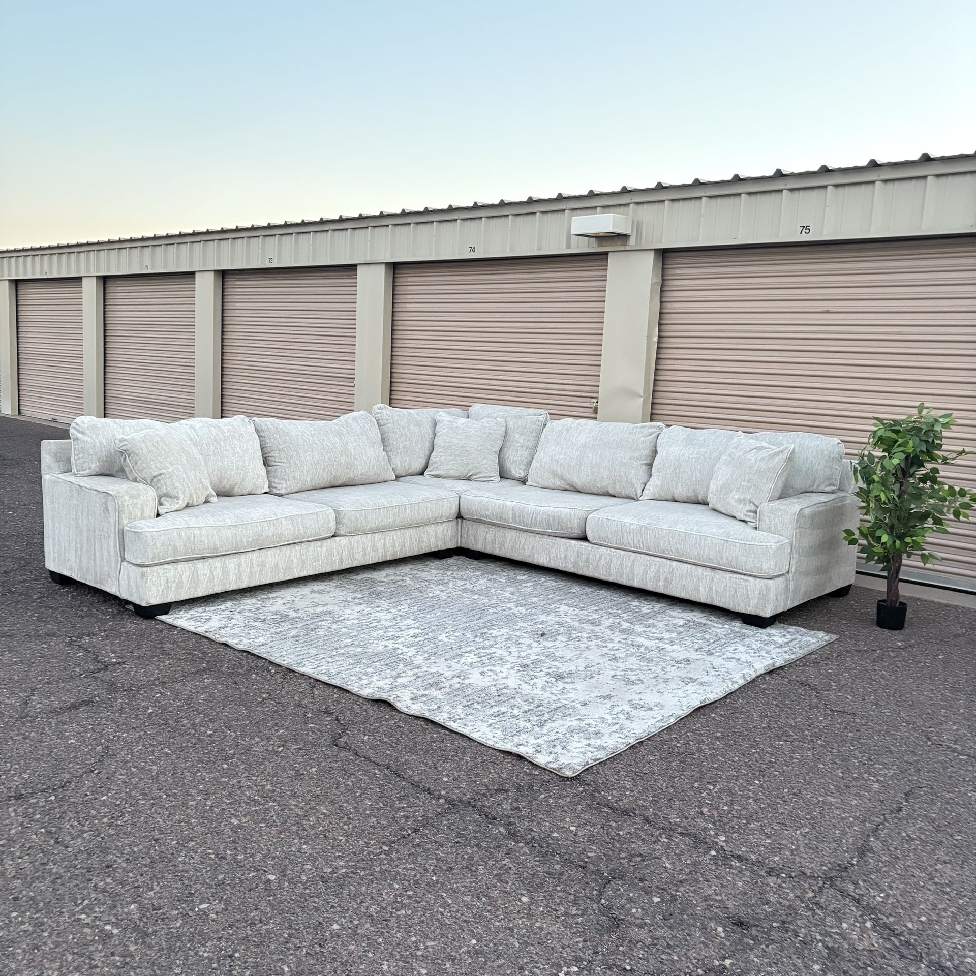 Ashley Rawcliffe 3 Pc Sectional - Delivery 🚚