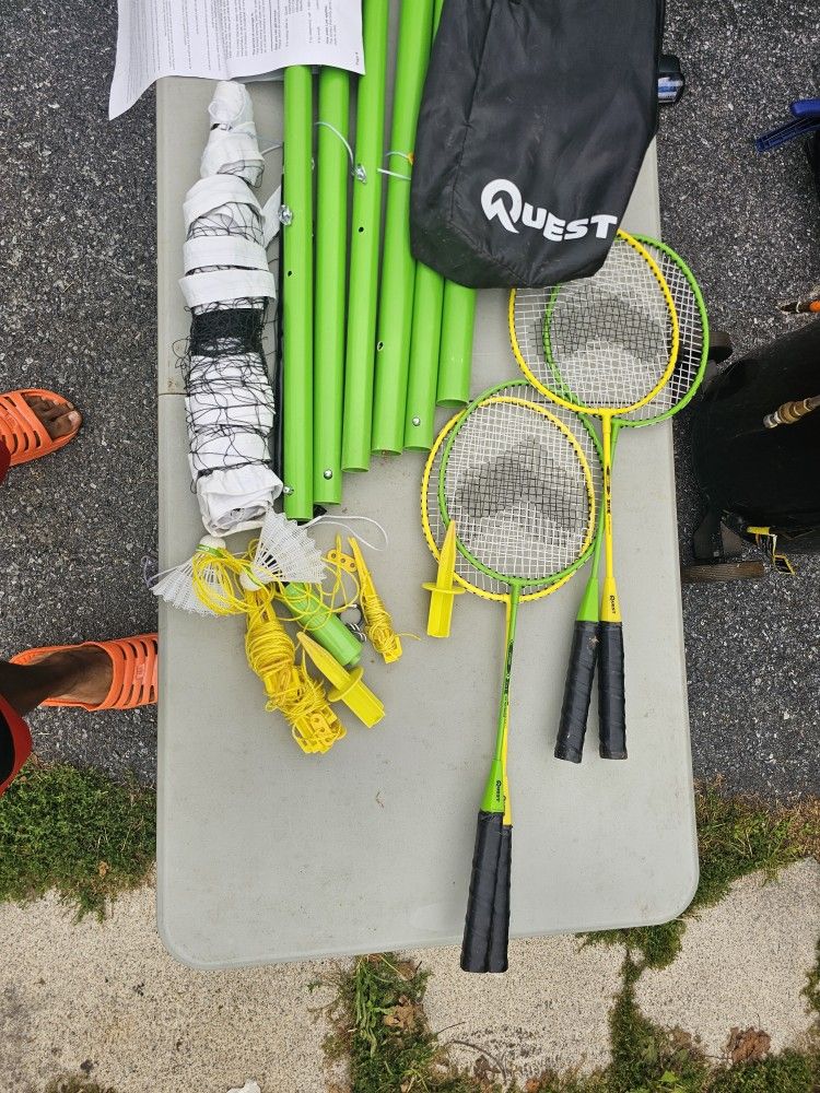 Quest Recreational Level Badminton/volleyball Set