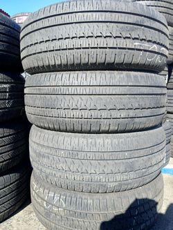 Tengo un set de llantas usadas 275 55 20 de la marca Bridgestone