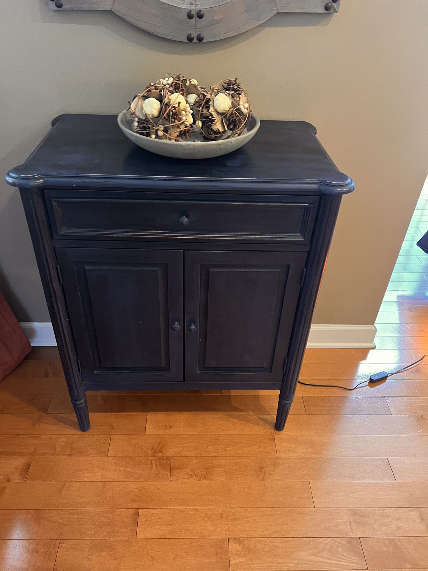 Accent  Storage table 