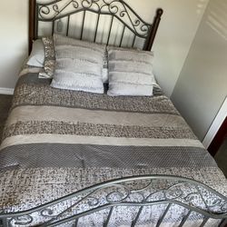 Beautiful King Bed Spread Comforter w/2 Matching Pillow Shams