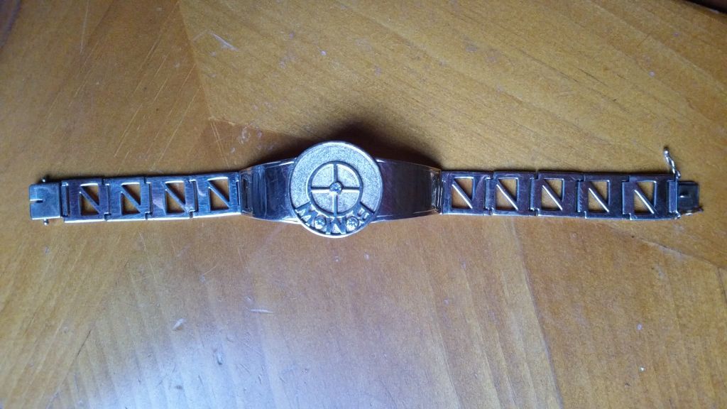 BMW LOVERS!!!!!! Man's 18K gold custom, one of a kind braceftlet with 3 full cut diamonds. Ghi