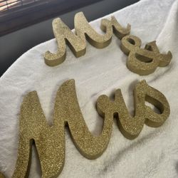 Mr & Mrs Sign 