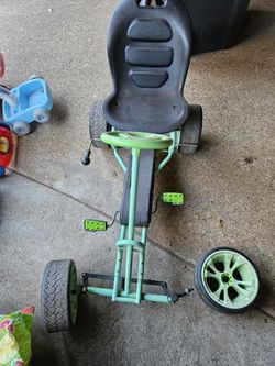 Carrito medio uso, se le callo una llanta, valor del carrito casi $200