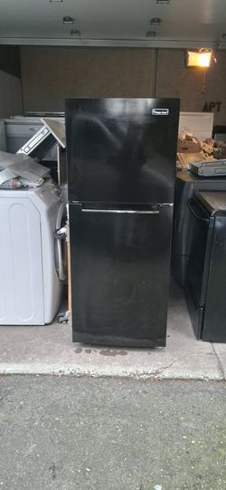 Magic Chef Appartment Size Refrigerator- Can Deliver