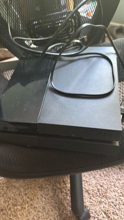 PS4 w power cable/HDMI
