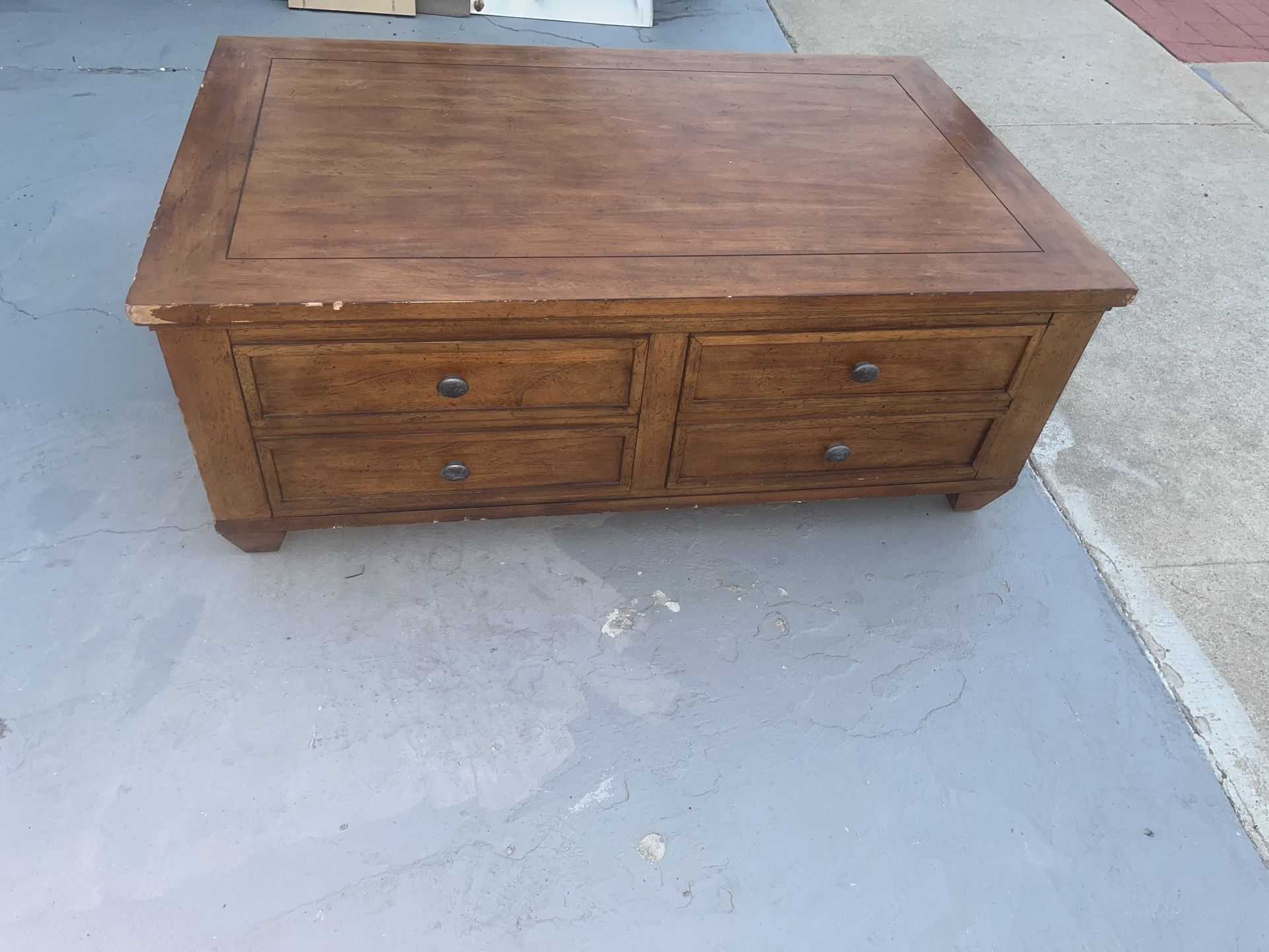 ETHAN ELLAN COFFEE TABLE Moving Sales