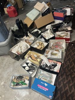 Macy Designer Shoes / 60 Pairs
