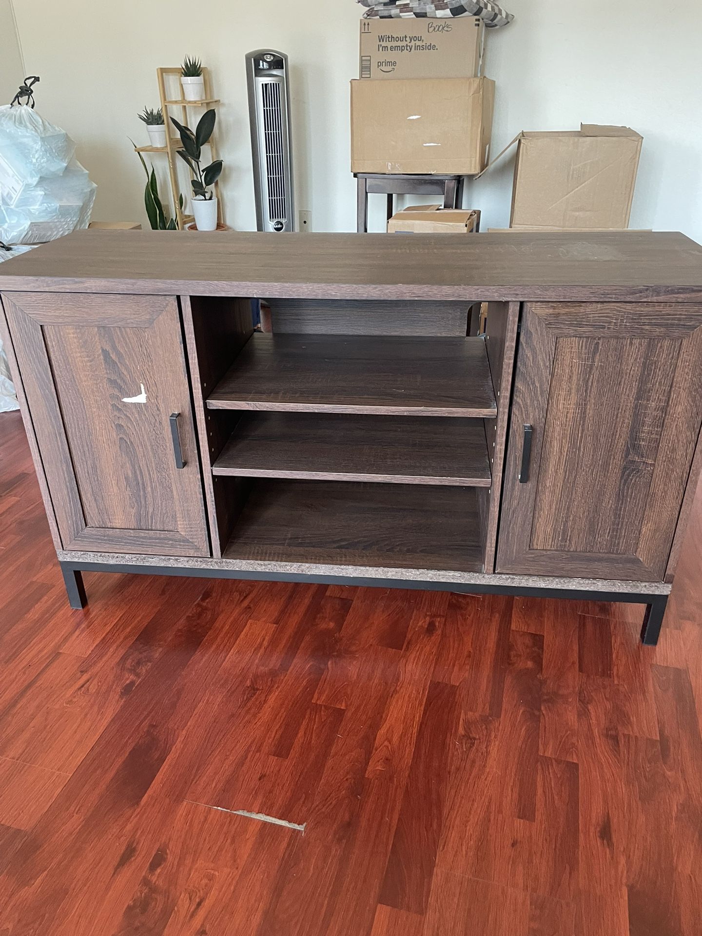 FREE TV Stand/cabinet