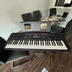 Yamaha PSR-E263 KIT, 61 Key Portable Keyboard