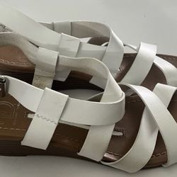 New Directions Women's White Strapped Wedged Sandals Size 8.5