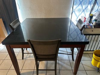 Dinner table with 5 chairs