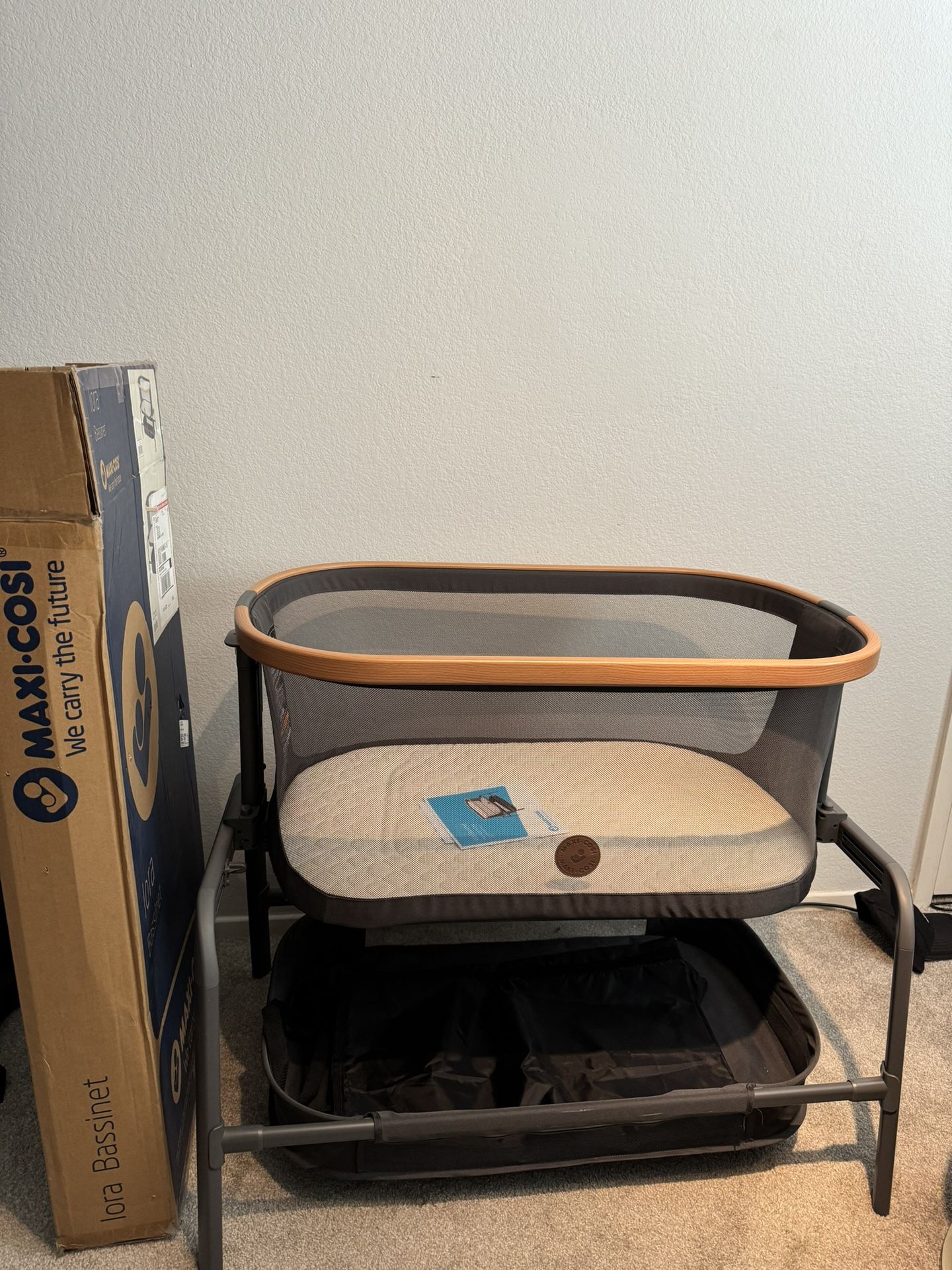 Lora Bassinet Maxi Cosí