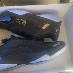 Air Jordan 11 CMFT Low Black Gold 