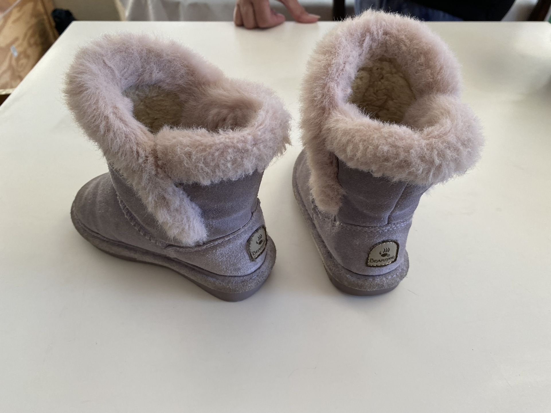 Bear paws Boots toddler size 9 lavender