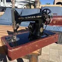 Vintage 1922 Singer Sewing Machine (Refurbished)