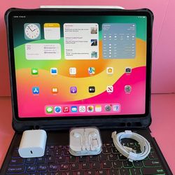 Apple IPad Pro 12.9” 3rd Generation (Face ID/Liquid Retina / Latest IOS 18) 64GB with keyboard, Pen & Accessories 